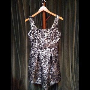 Francesca's Mini Black and Silver Metallic Party Dress Size Small Holiday/Dance